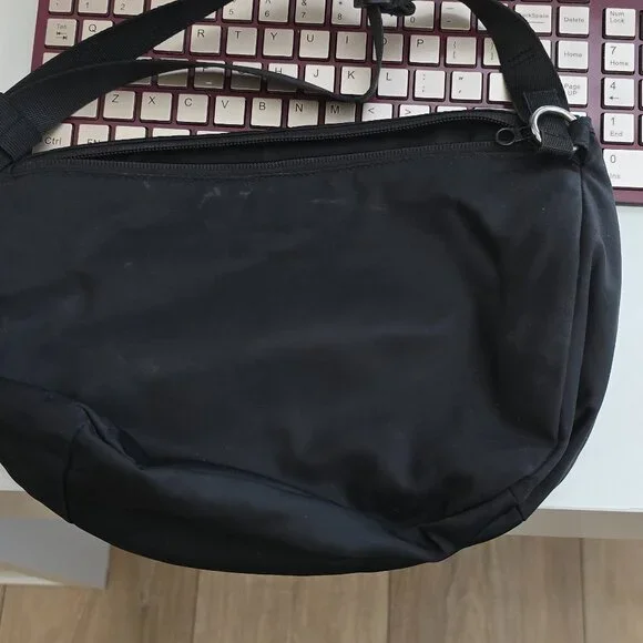 Lululemon All Night Festival Bag *Zip Top 5L Black PreOwned - Picture 2 of 5